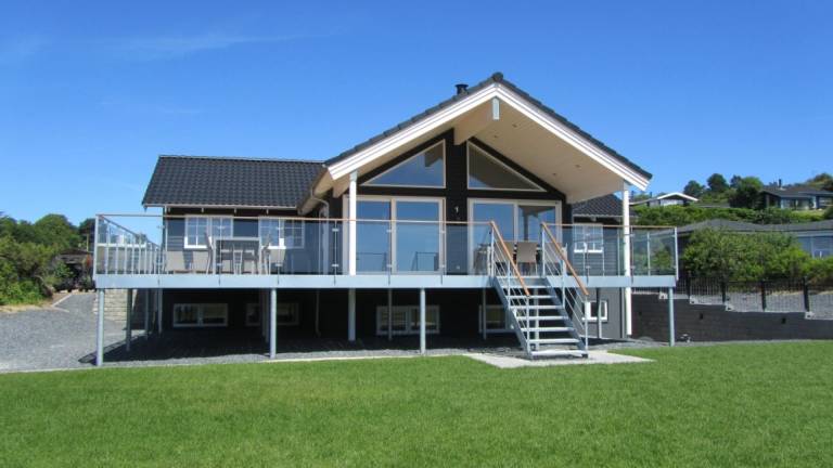 Family-oriented nice vacation home with private pool, yard & terrace | Pets allowed — photo 2