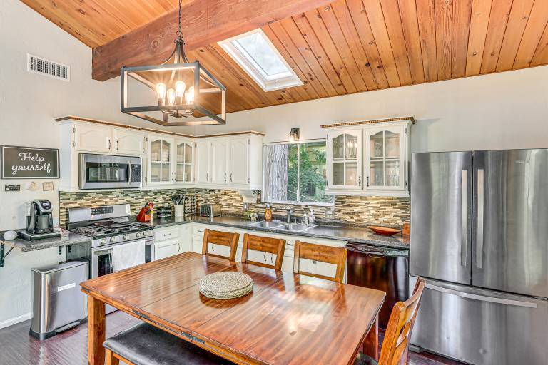 1 Mi to Lake: Crestline Cabin w/ Deck + Gas Grill! — photo 2