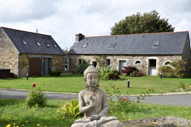 Vacation home with jacuzzi & yard in Morlaix