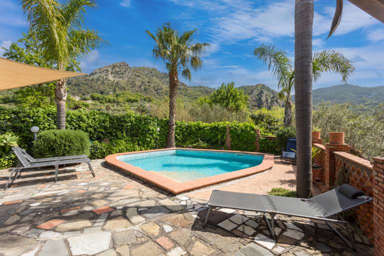 Villa with terrace, pool & BBQ | Mountain view | Perfect for remote work — photo 4