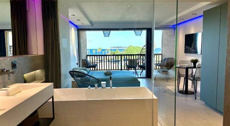 Holiday apartment with pool | Next to the beach | Pets are welcome in Cogolin