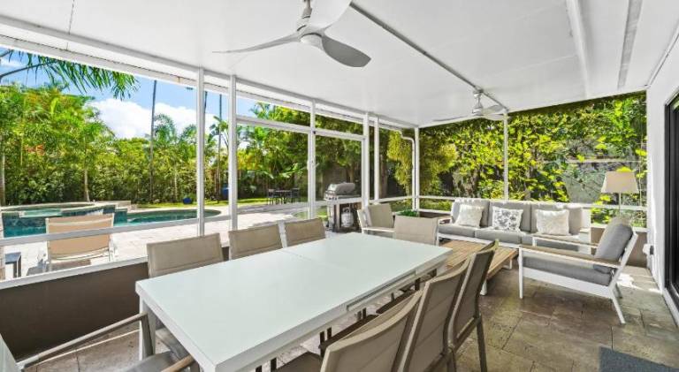 Vacation home with jacuzzi & pool — photo 5