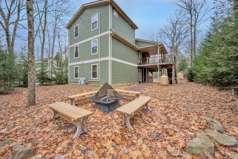 Cascade by PMR, 6BR/4BA Lodge, Sleeps 21, EV Charger, Lake Access, Hot Tub — photo 3