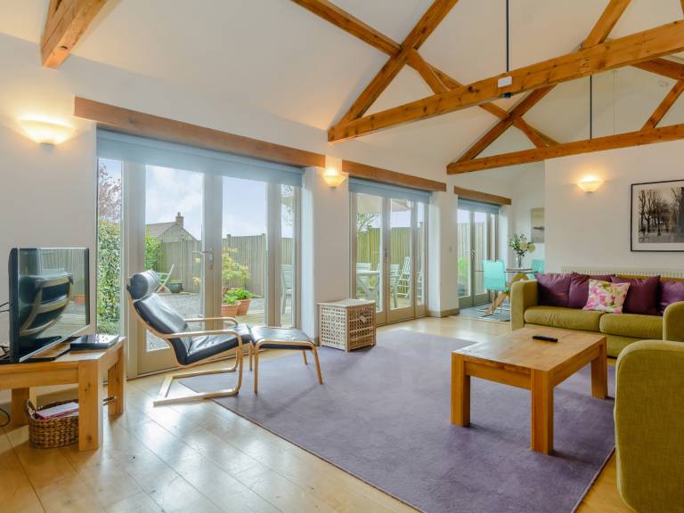 Family-oriented wonderful cottage with barbeque & yard | Pets are welcome — photo 2