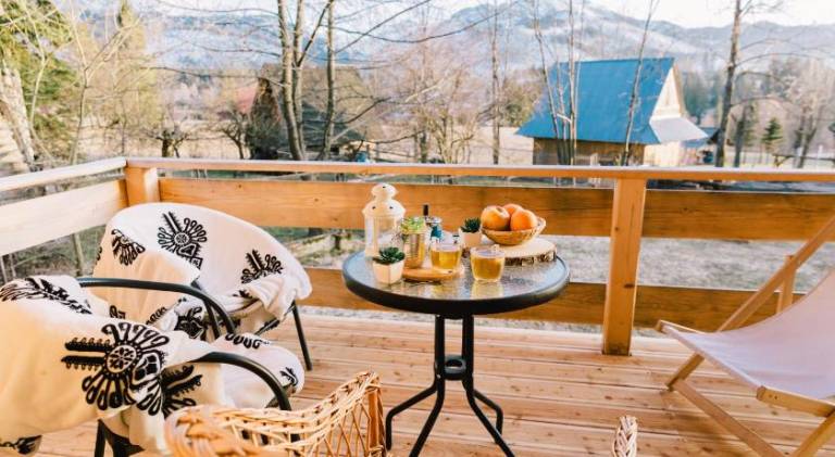 Chalet with patio, barbecue & yard — photo 4