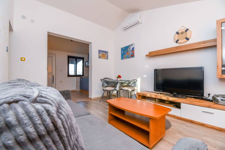 Rental apartment with BBQ & terrace | Sea view — photo 4