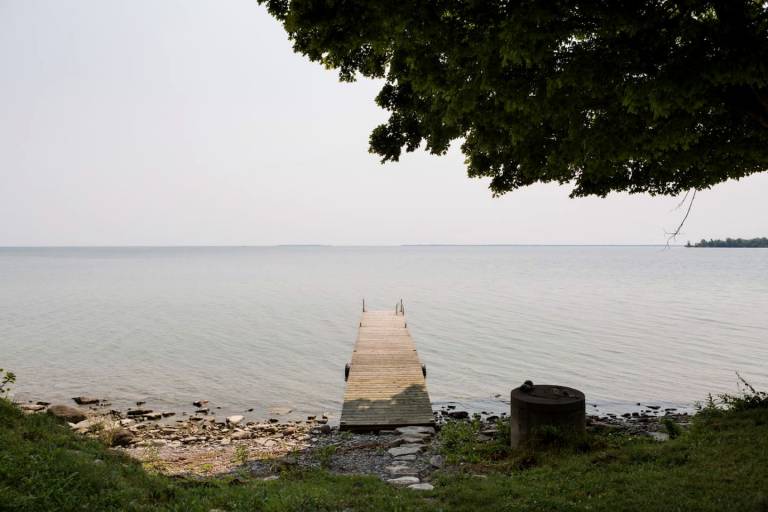 Lakefront Cottage with Private Dock and Luminous Minimalist Interior in Tennessee — photo 4