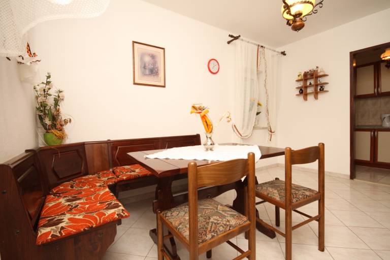 Four-bedroom apartment with terrace and sea view Nemira (Omiš) (A-4652-a) — photo 3