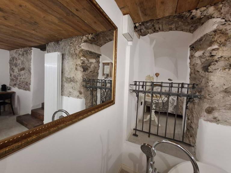 Holiday apartment with jacuzzi — photo 4