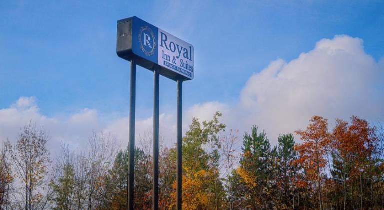 Royal Inn & Suites in Akron, OH