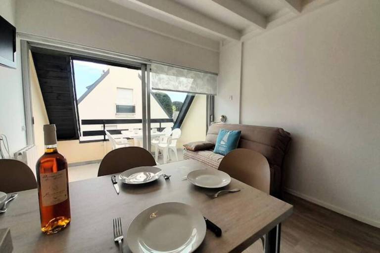 Apartment with terrace & yard — photo 4