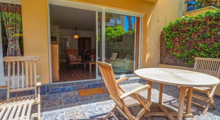 Pleasant apartment with patio, yard & pool | Pets allowed — photo 4