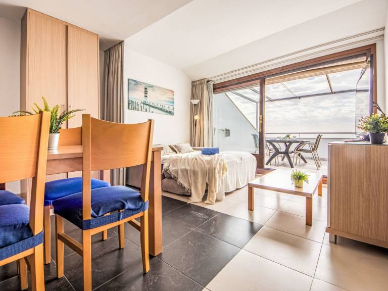 Family-oriented lovely apartment | Sea view | Beach nearby | Pets are welcome — photo 2