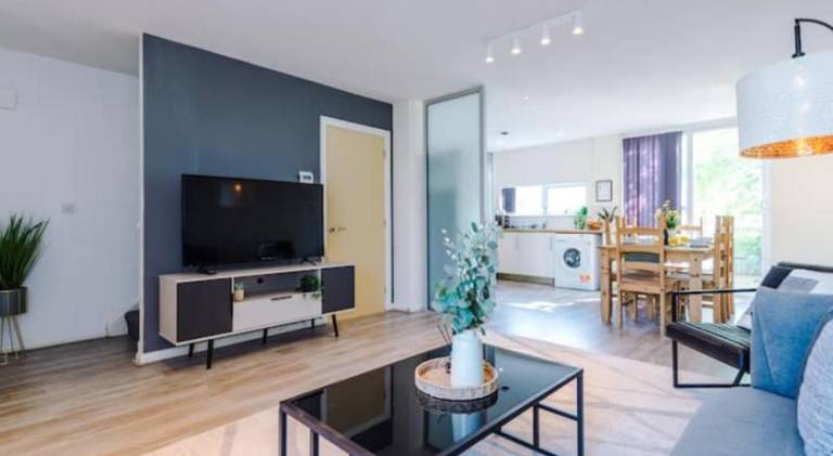 Vacation home with 1 room for 6 persons in Manchester