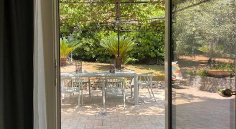 Holiday apartment with yard — photo 3