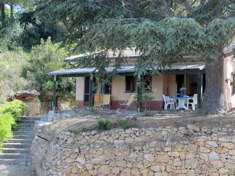 Vacation home with barbeque & yard | Sea view — photo 2