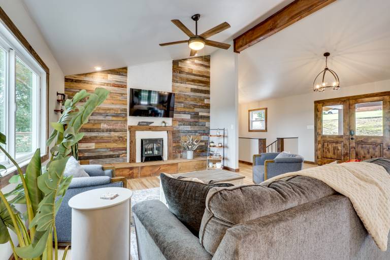 1 Mi to Dtwn Loudon: Spacious River-View Home — photo 4