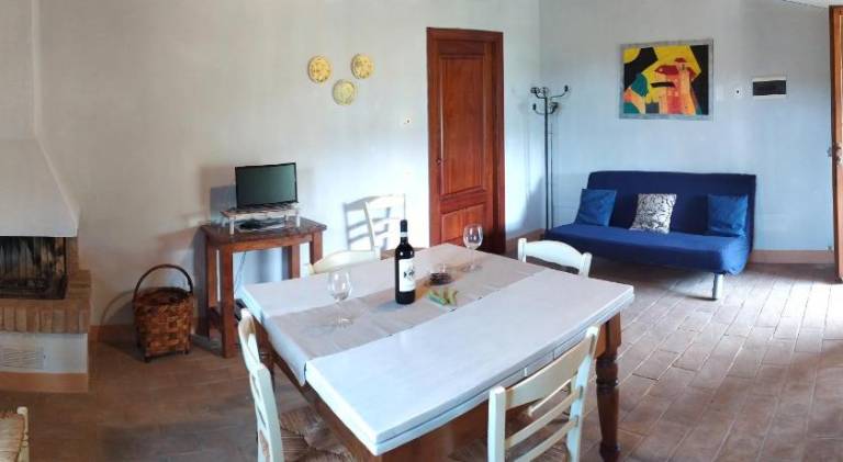 Serviced apartment with yard, barbeque & pool | Pet-friendly — photo 5