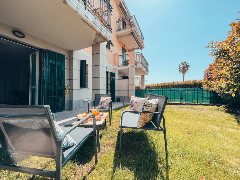 Apartment with grill & garden | Garden view — photo 2
