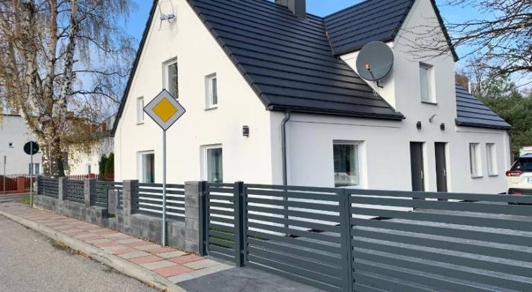 Holiday apartment with patio & yard in Jastarnia