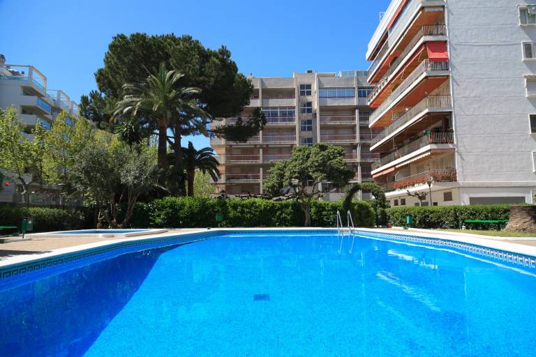 Child-friendly apartment with terrace, pool & garden | Beach nearby | Pets are welcome — photo 2