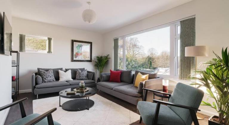Villa with garden in Windermere