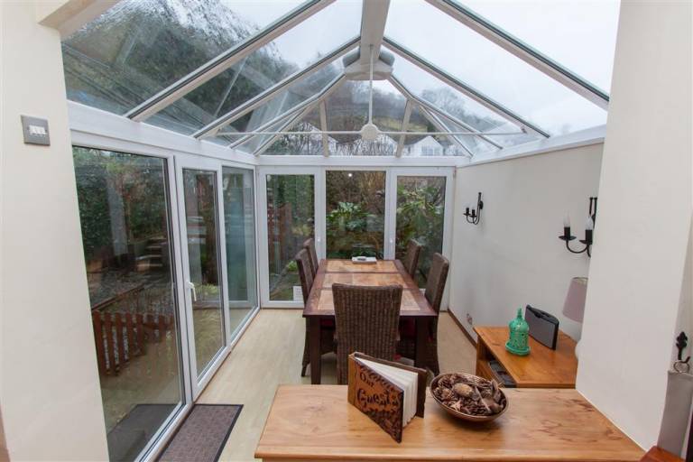 Cottage with garden — photo 4