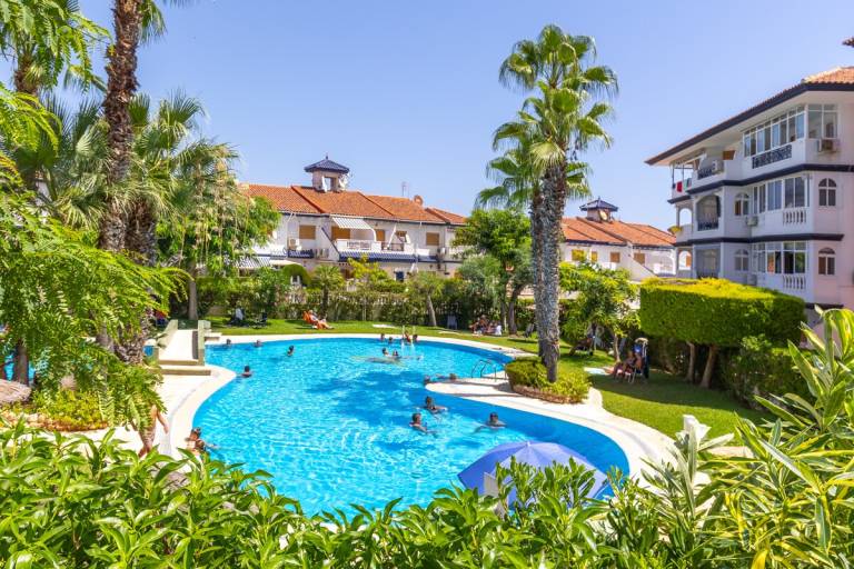 Beautiful apartment with pool & yard | Beach nearby | Pets are welcome — photo 2