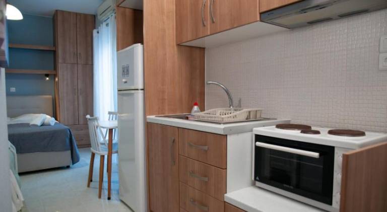 Serviced apartment with patio, garden & BBQ | Beach nearby | Perfect for remote work | Pet-friendly — photo 3