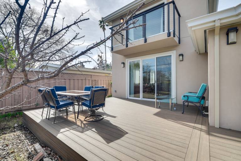 Deck & Yard Guest House in San Jose
