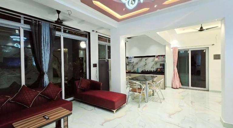 Bungalow with BBQ, private pool & yard — photo 4