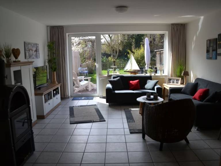     
Ferienhaus ∙ 5 Gäste ∙ 2 Schlafzimmer
