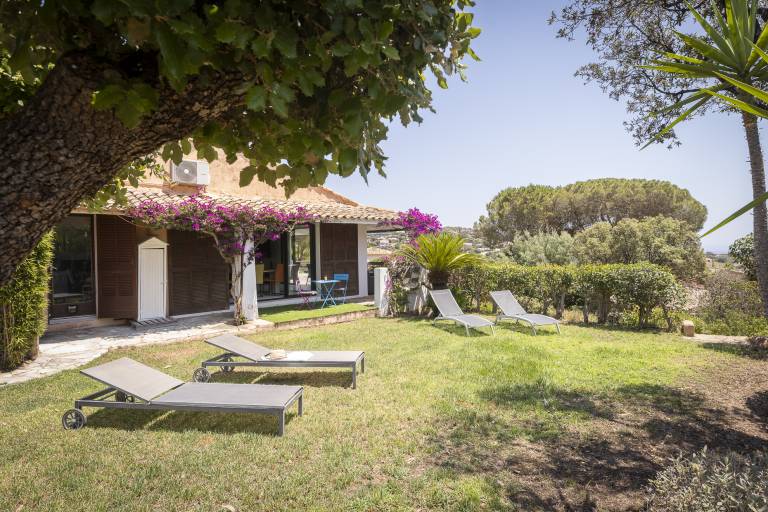 Family-oriented spacious holiday park with terrace, yard & pool | Garden view | Close to the beach | Pets allowed — photo 4