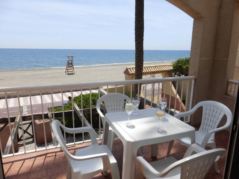 Apartment with patio, garden & pool — photo 4