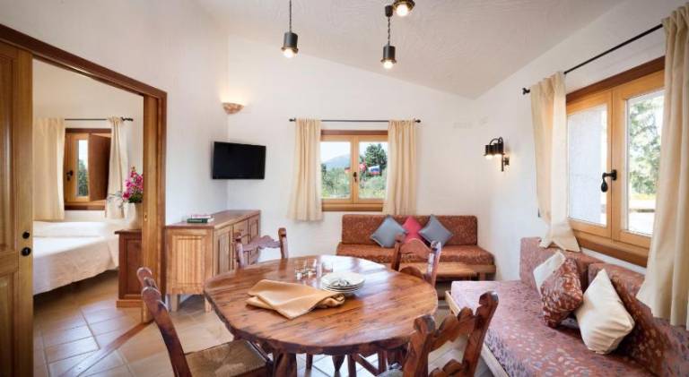 Serviced apartment with garden, pool & patio | Next to the beach | Dogs allowed — photo 2