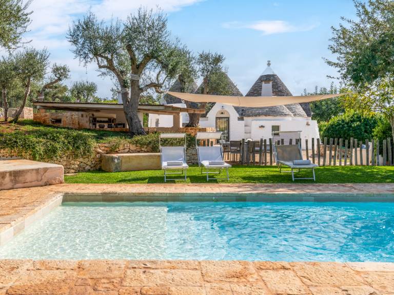 Villa with grill, private pool & patio | Garden view — photo 2