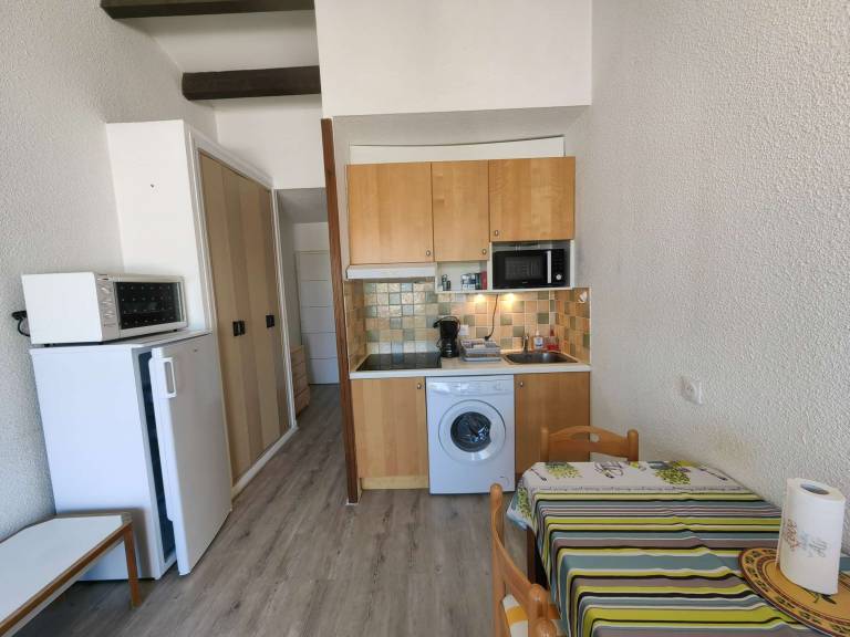 Studio Cabin for 4 with Washer, Pool and Parking — photo 4
