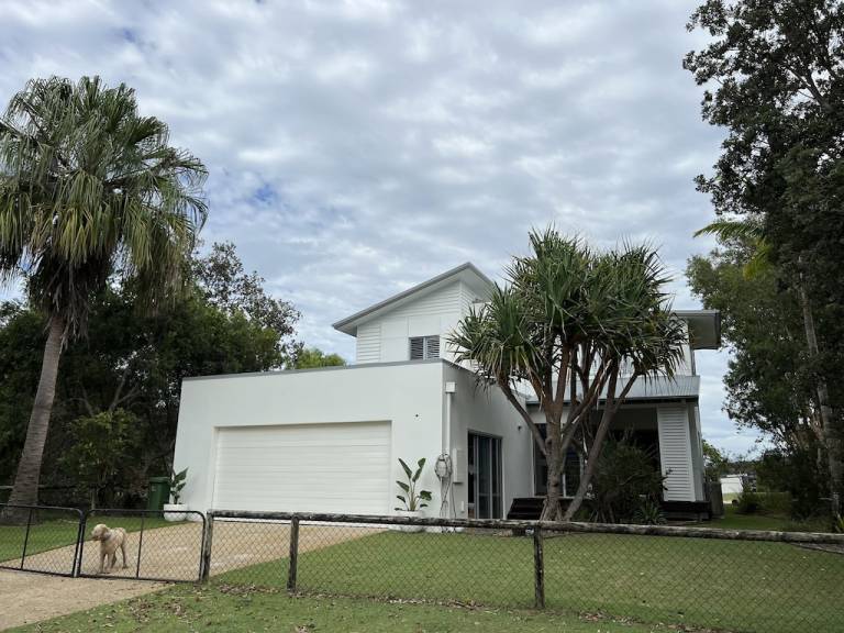 House  Hope Island
