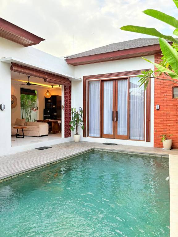 Spacious vacation home with pool | Perfect for remote work | Pets allowed in Pecatu
