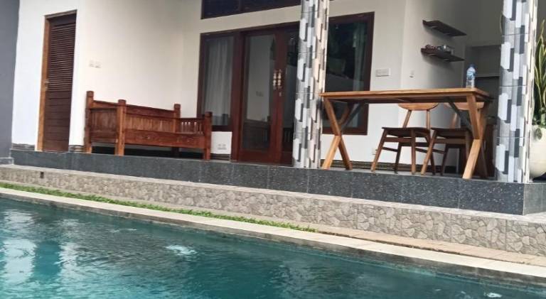 Villa with pool — photo 5