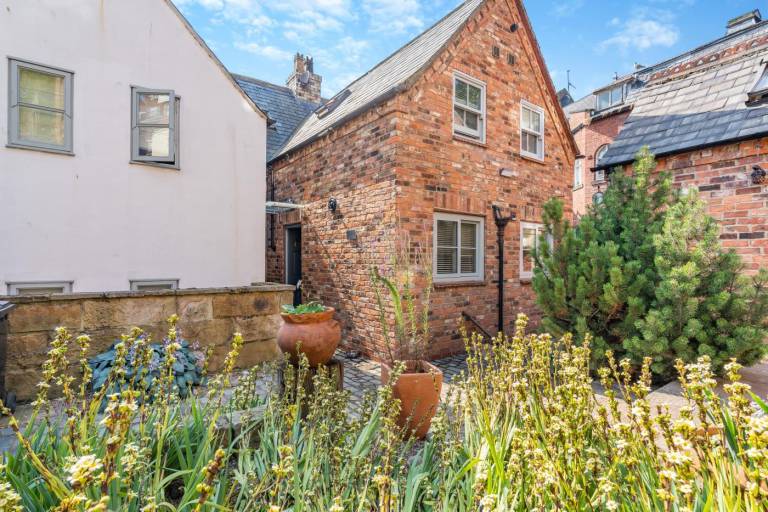 Cottage with garden in Whitby