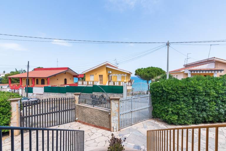 Holiday Home "Villa Clara" with Sea View, Covered Terrace and Garden — photo 2