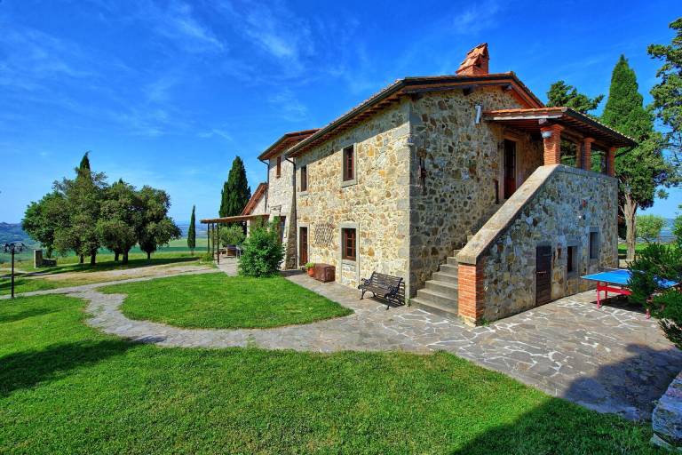 Family-oriented villa with BBQ, terrace & garden | Good for workation | Pet-friendly in Castiglione d'Orcia