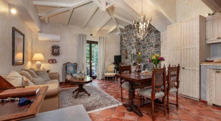 Ostra Menalon Luxury Suites — photo 2