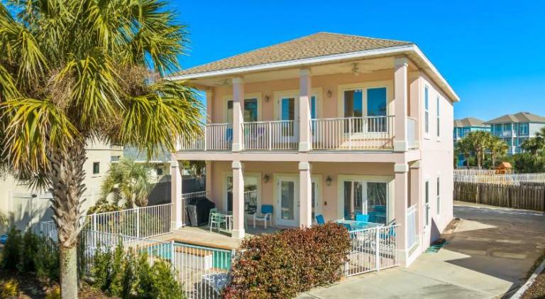 Vacation home with pool in Destin, FL