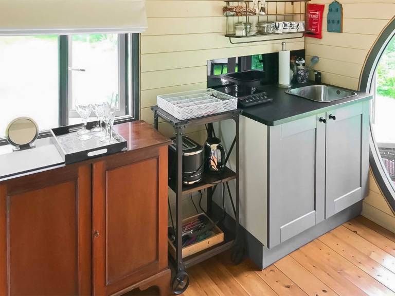 Family-oriented cottage with yard | River view | Pet-friendly — photo 3