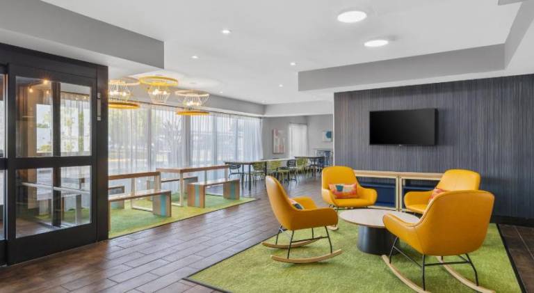 Spark by Hilton Bakersfield Central — photo 2
