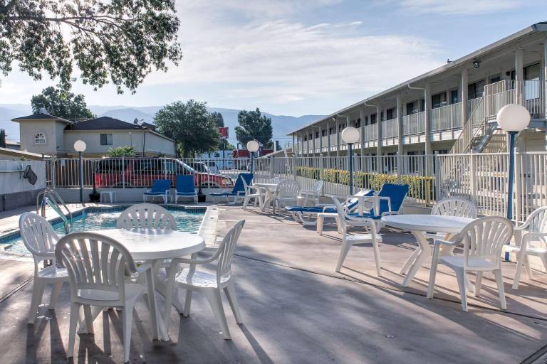 Motel 6 Bishop, CA — photo 3