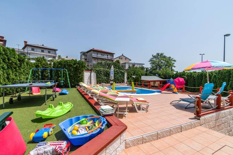 Vacation Home with Swimming pool and Garden — photo 3