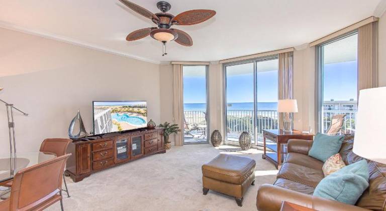 Apartment with jacuzzi & pool — photo 2